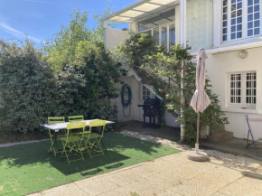 Maison de ville a etage - TERRASSE - WIFI